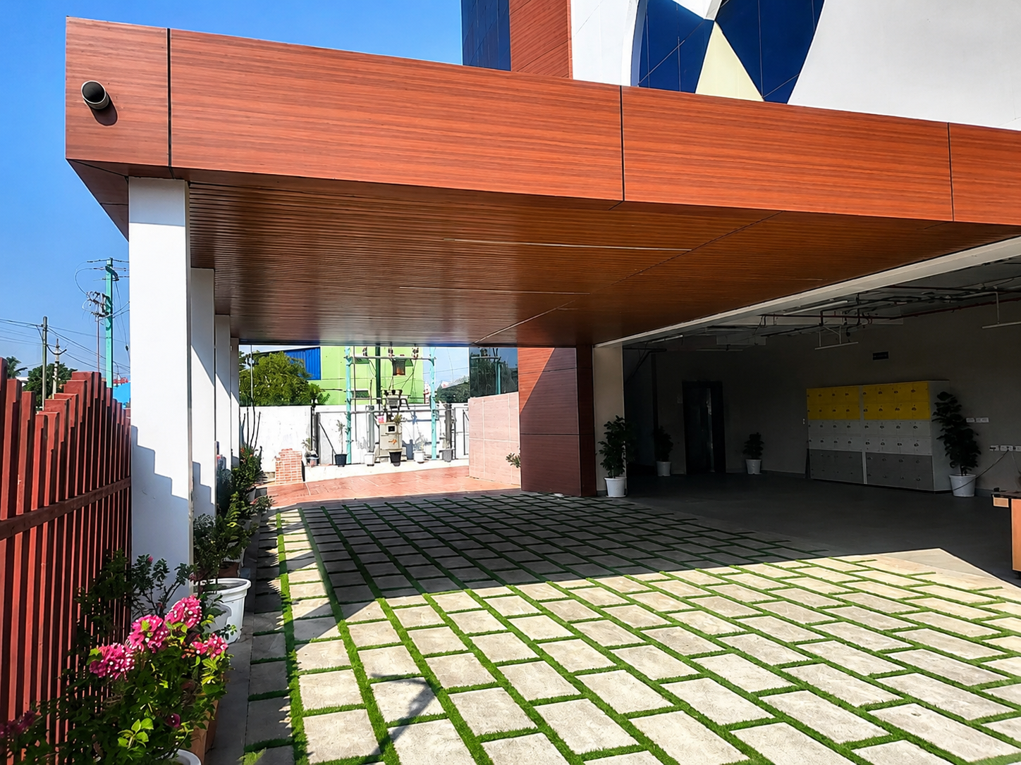 Ground-floor entrance at ZenoVus Park